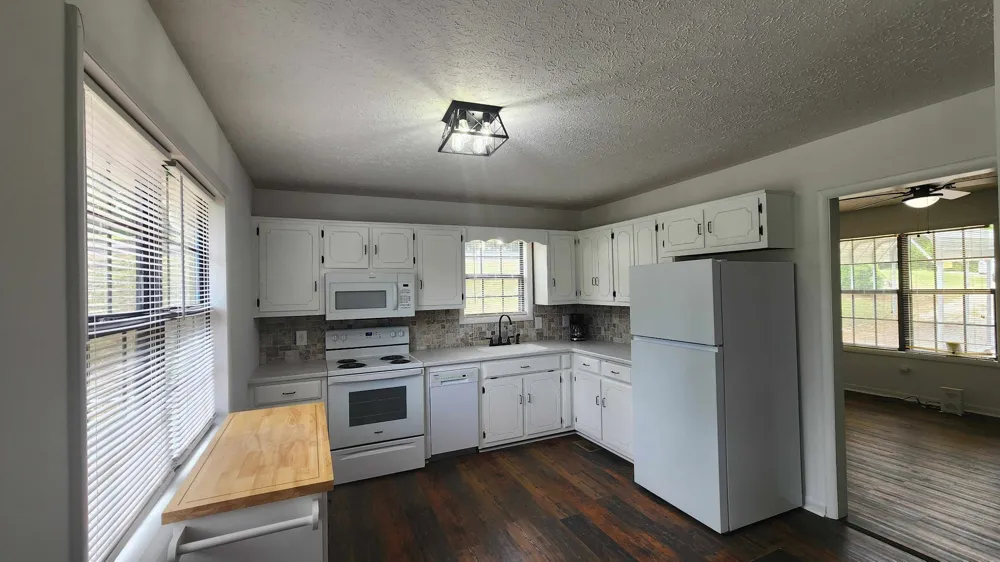 1825 Free Hill Rd Celina, TN 38551