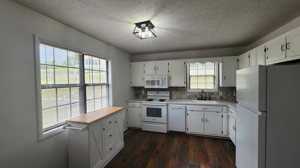 1825 Free Hill Rd Celina, TN 38551