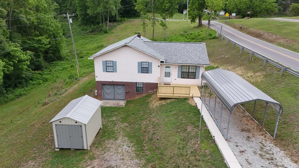 1825 Free Hill Rd Celina, TN 38551