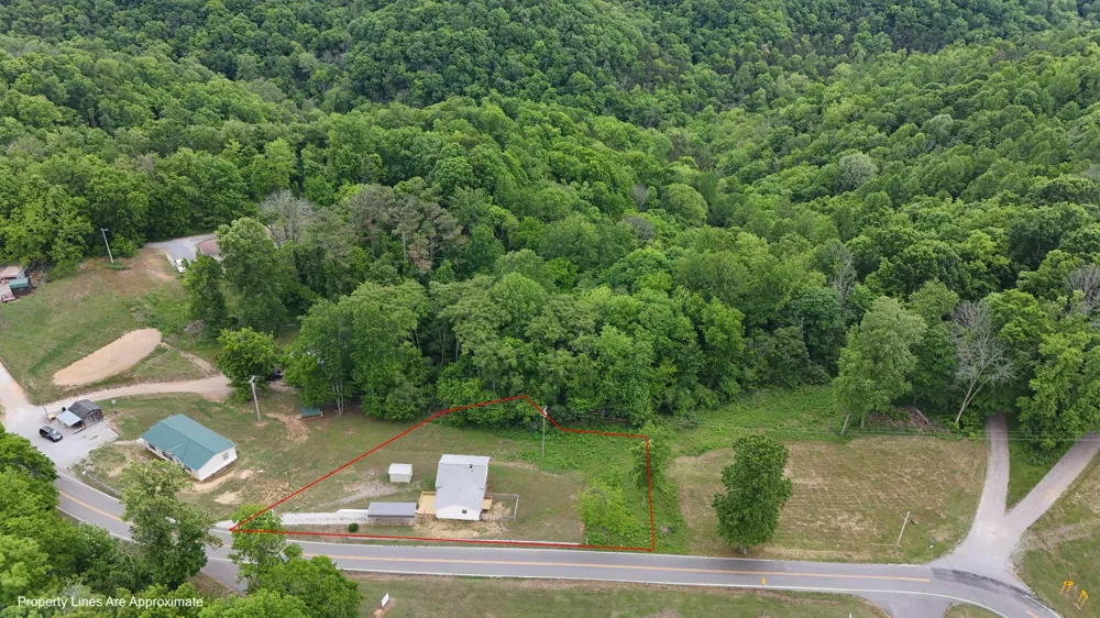 1825 Free Hill Rd Celina, TN 38551