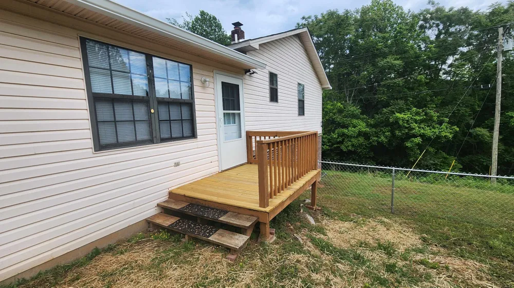 1825 Free Hill Rd Celina, TN 38551