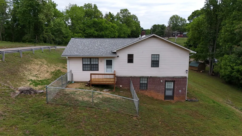 1825 Free Hill Rd Celina, TN 38551