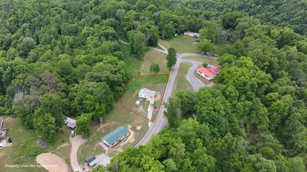 1825 Free Hill Rd Celina, TN 38551