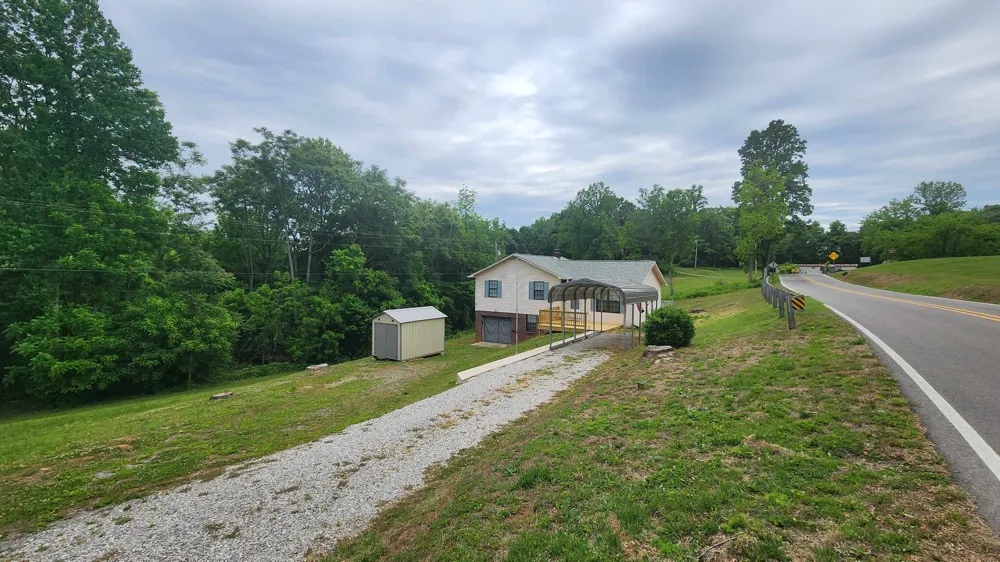 1825 Free Hill Rd Celina, TN 38551