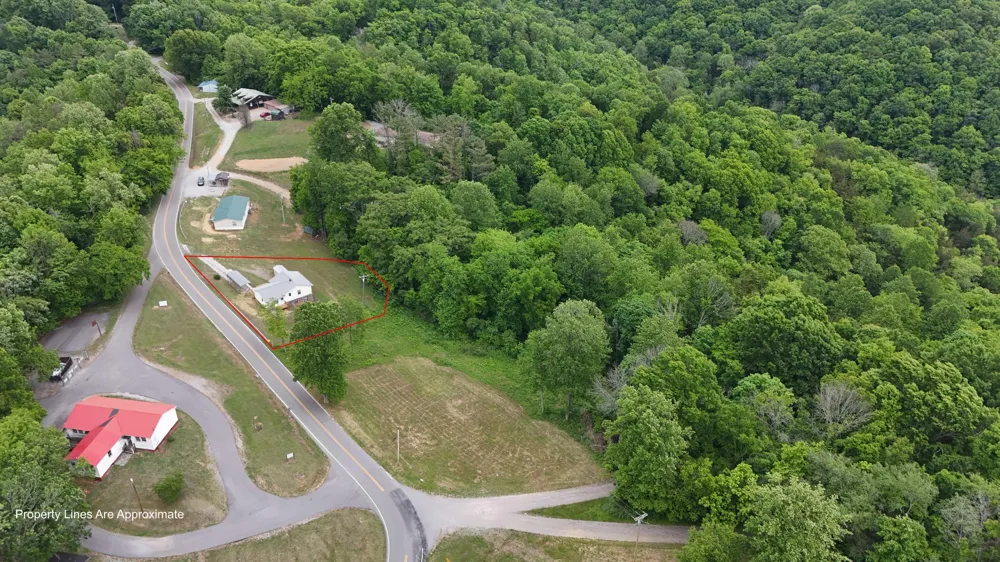 1825 Free Hill Rd Celina, TN 38551
