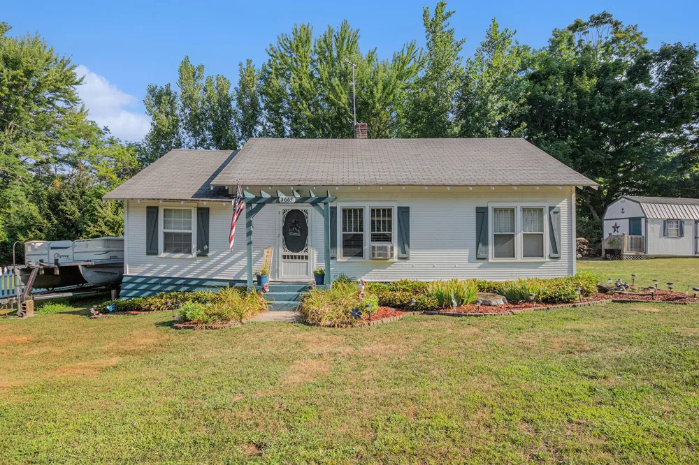 8663 Little Paw Paw Avenue Watervliet, MI 49098