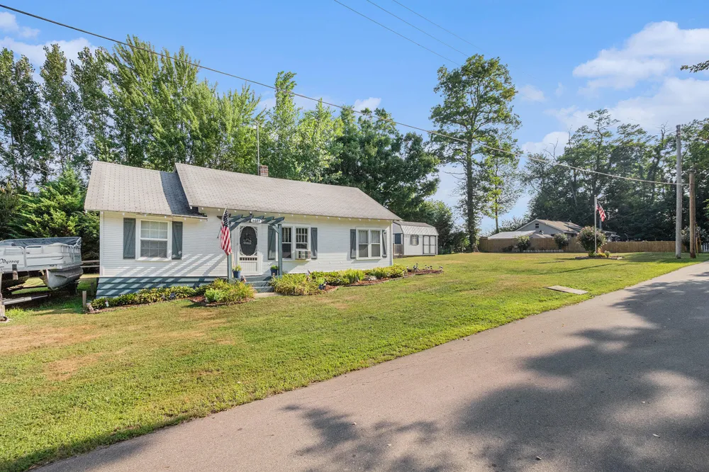 8663 Little Paw Paw Avenue Watervliet, MI 49098