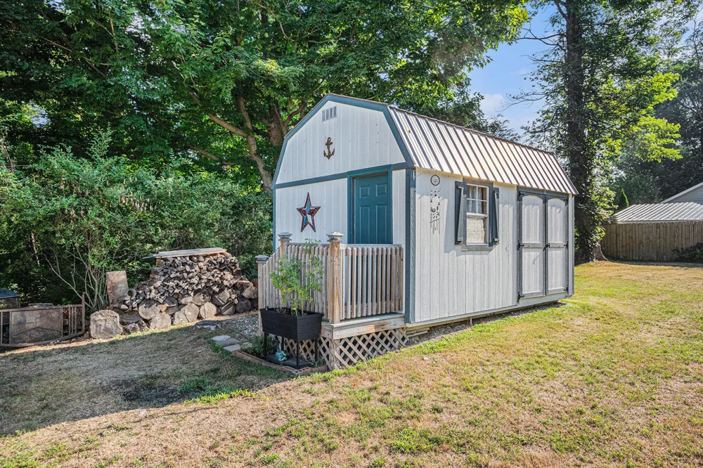 8663 Little Paw Paw Avenue Watervliet, MI 49098