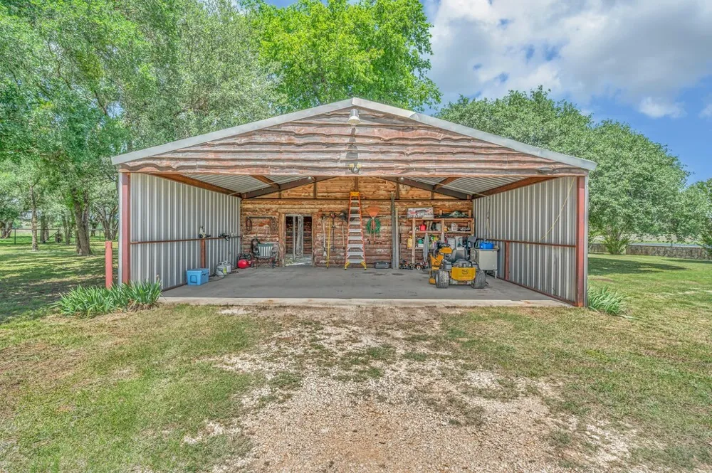 8606 Fm 219 Clifton, TX 76634