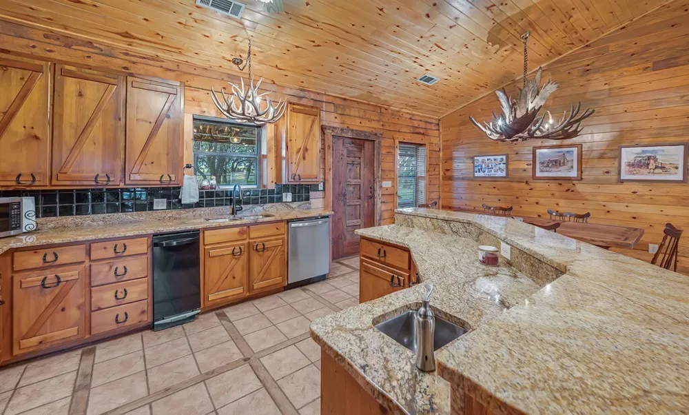 8606 Fm 219 Clifton, TX 76634