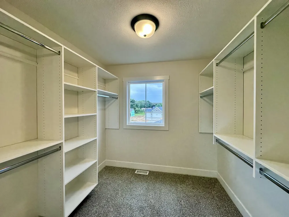 2190 Emerald Shore Circle Grand Rapids, MI 49525