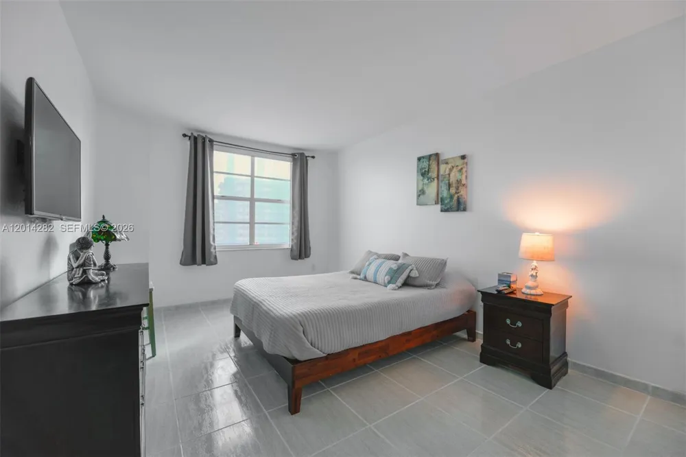 1950 S Ocean Dr #17N Hallandale Beach, FL 33009