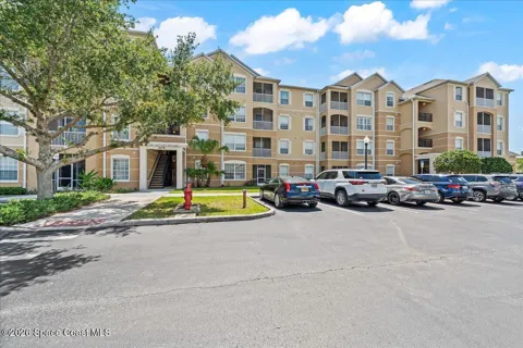 1576 Peregrine Circle 401 Circle #401
