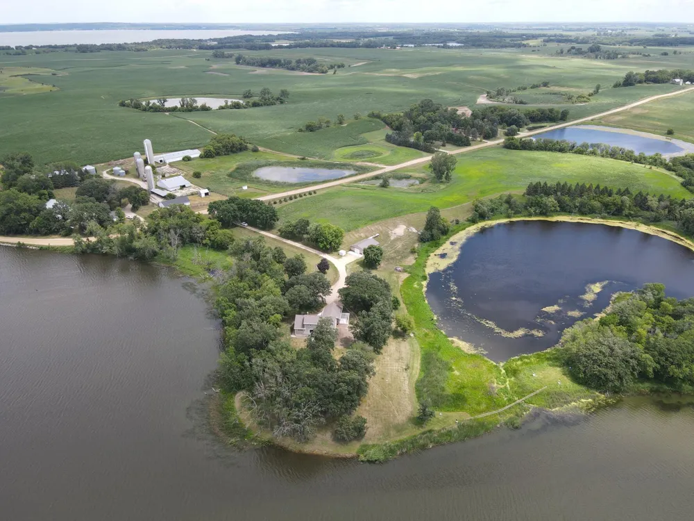 9077 82nd Avenue NE Spicer, MN 56288