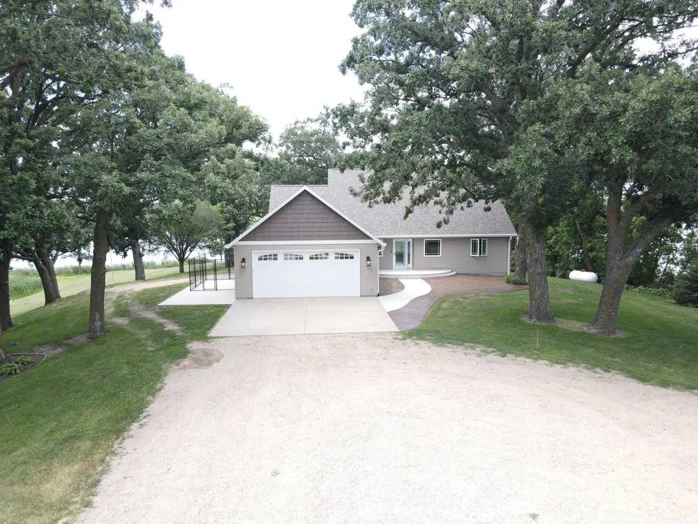 9077 82nd Avenue NE Spicer, MN 56288