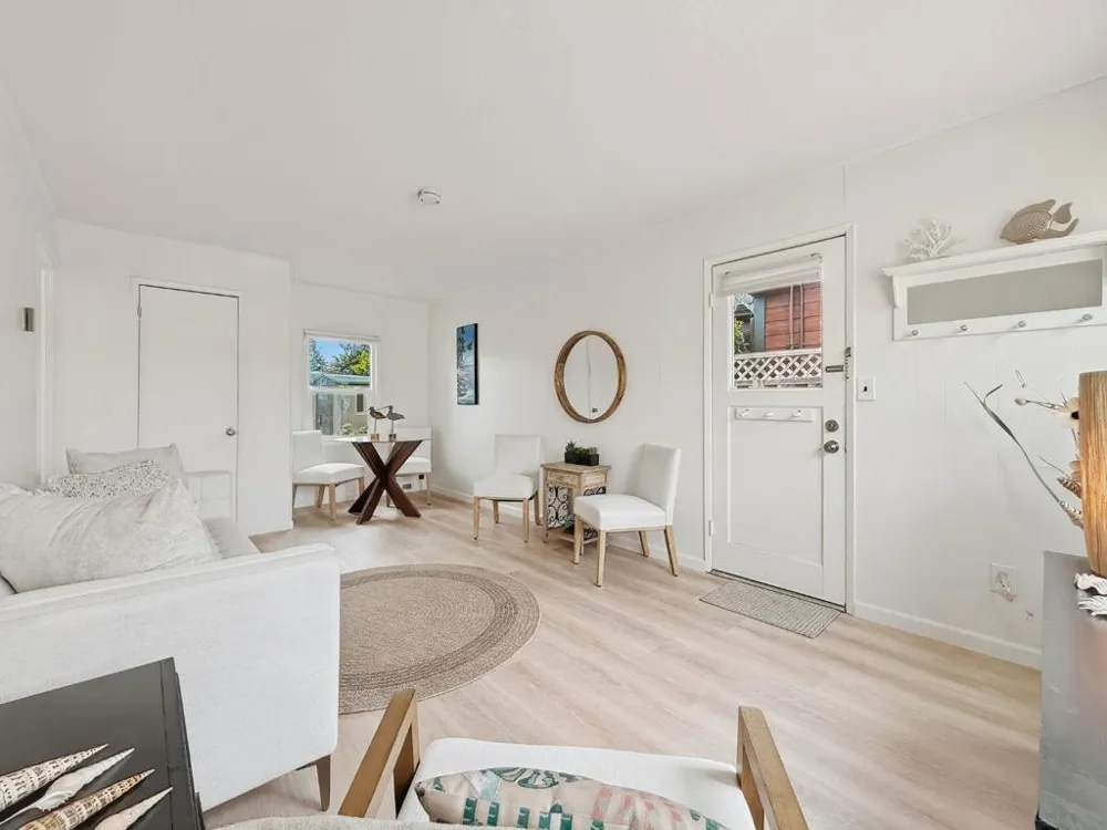 4630 Jewel Street Capitola, CA 95010