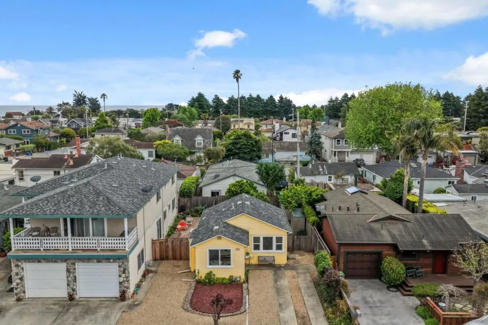 4630 Jewel Street Capitola, CA 95010