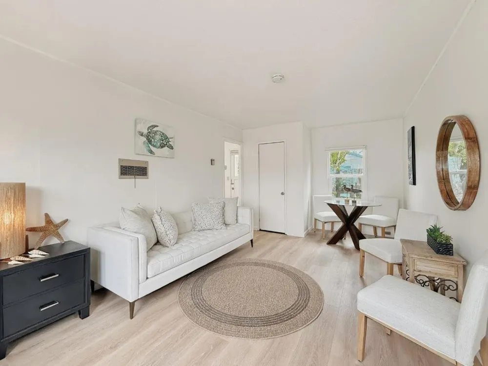 4630 Jewel Street Capitola, CA 95010
