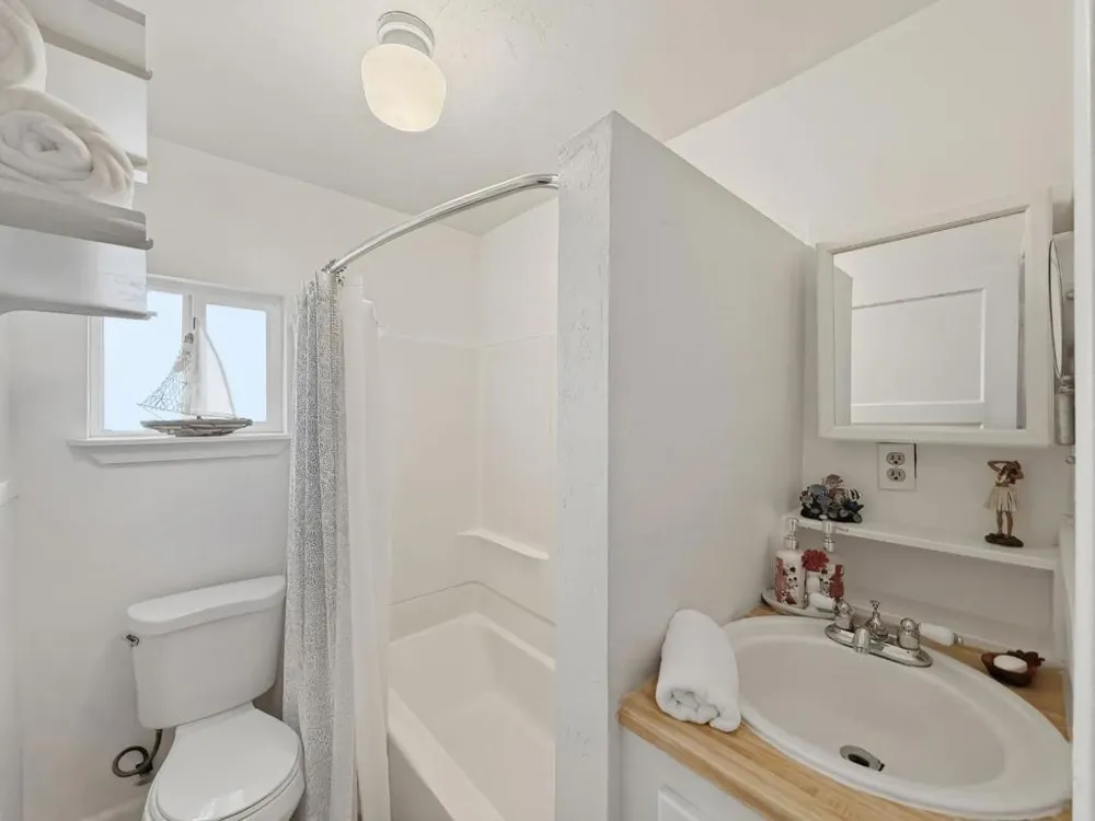 4630 Jewel Street Capitola, CA 95010