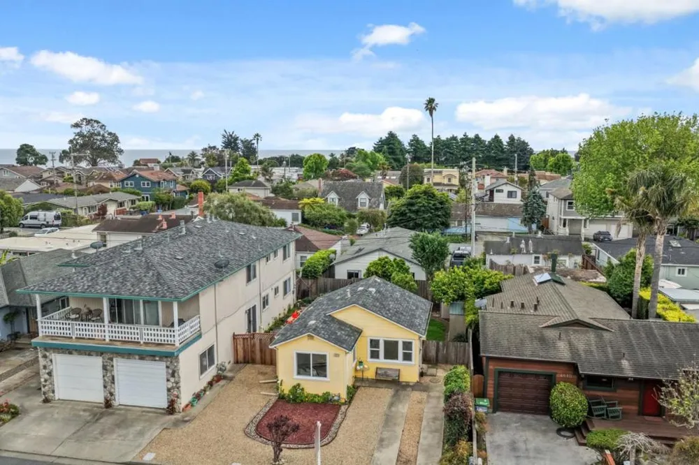 4630 Jewel Street Capitola, CA 95010