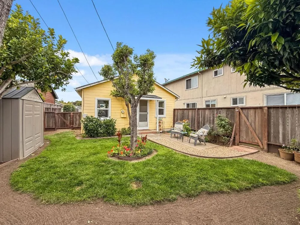 4630 Jewel Street Capitola, CA 95010