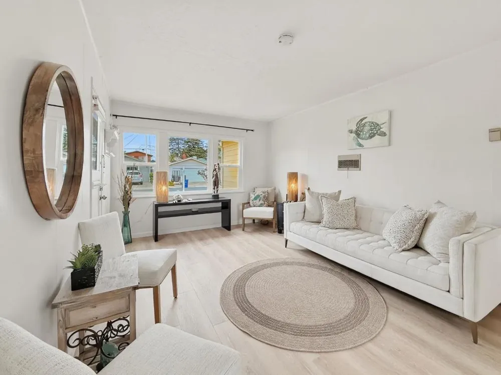4630 Jewel Street Capitola, CA 95010