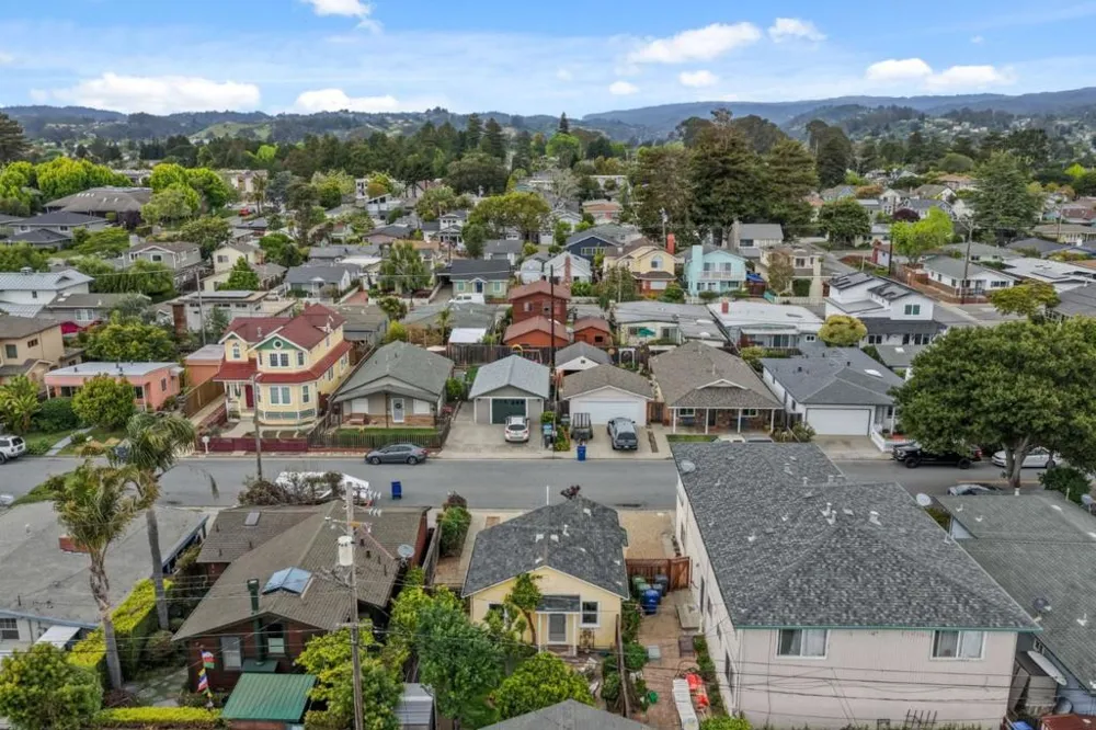 4630 Jewel Street Capitola, CA 95010