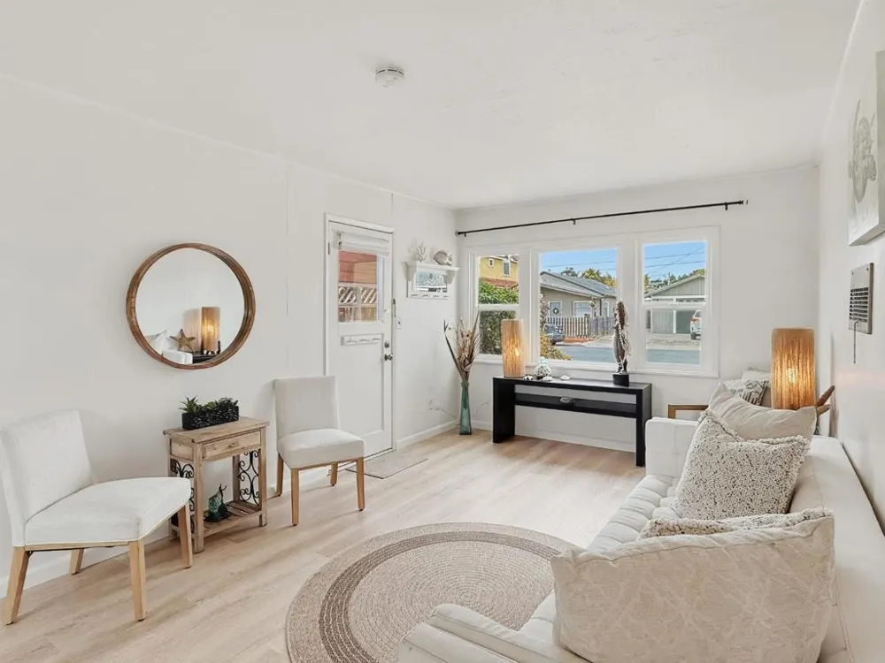 4630 Jewel Street Capitola, CA 95010