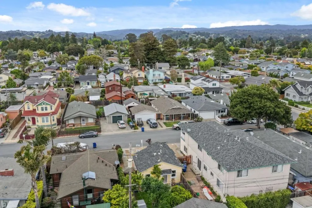 4630 Jewel Street Capitola, CA 95010