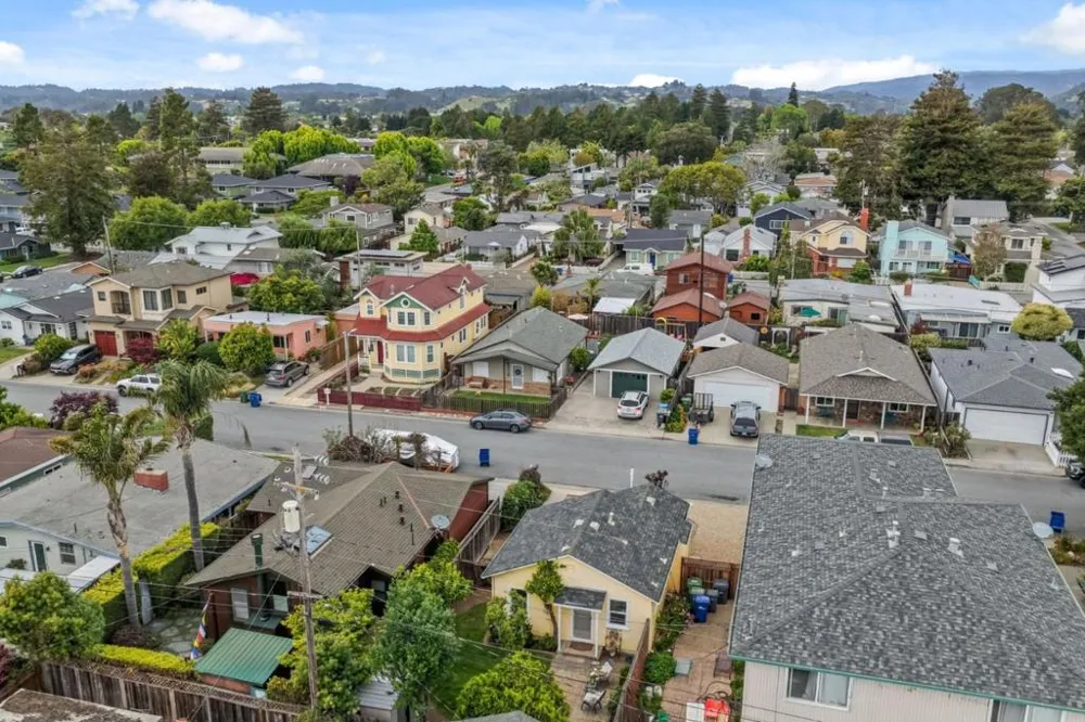 4630 Jewel Street Capitola, CA 95010