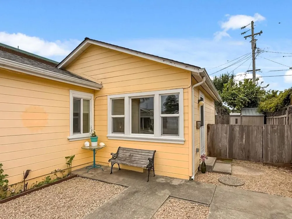 4630 Jewel Street Capitola, CA 95010