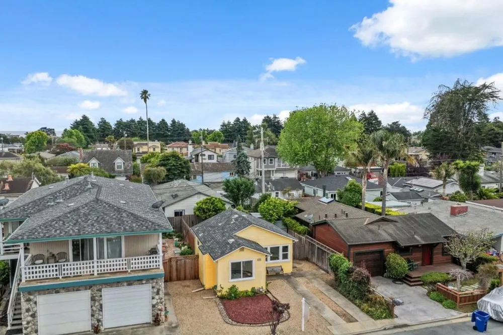 4630 Jewel Street Capitola, CA 95010