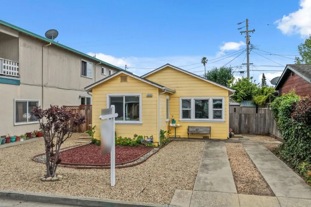 4630 Jewel Street Capitola, CA 95010