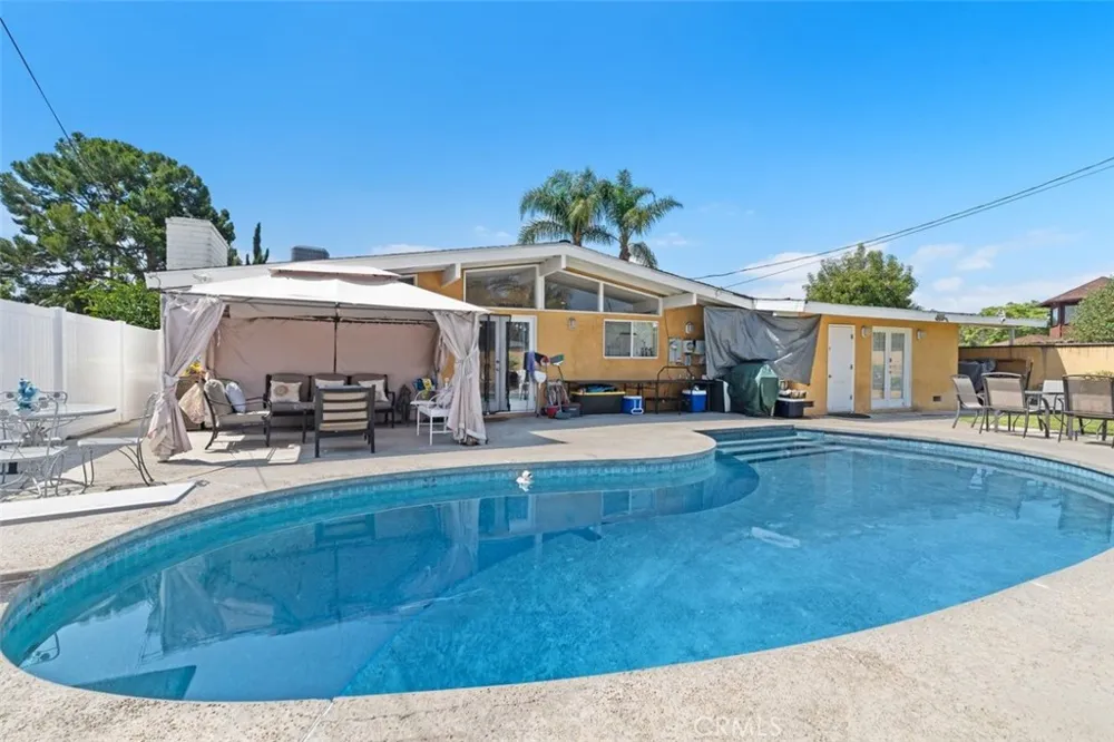 2113 W Niobe Anaheim, CA 92804