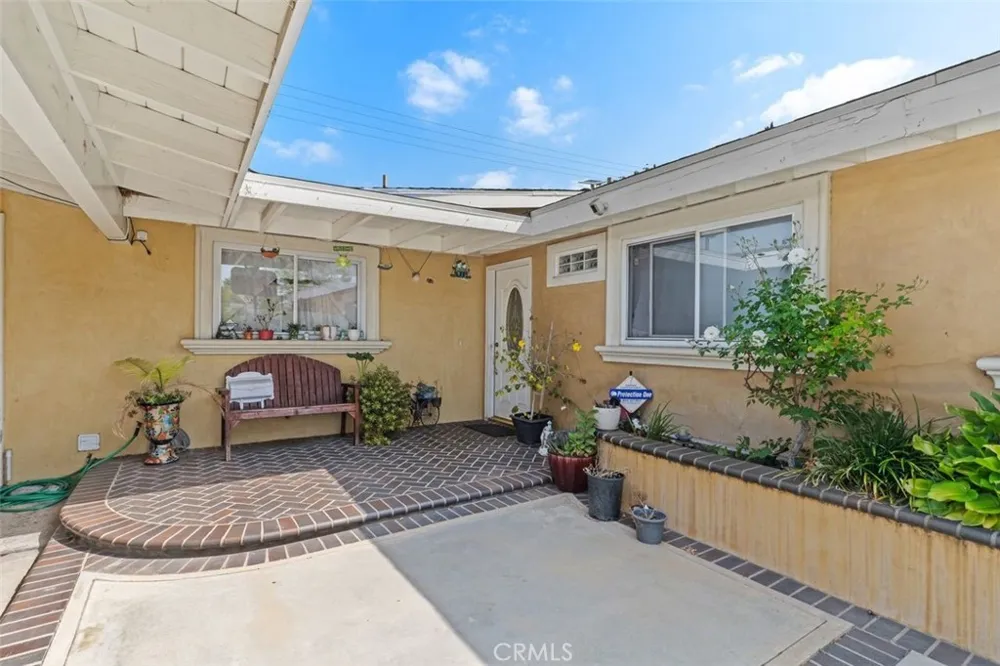 2113 W Niobe Anaheim, CA 92804