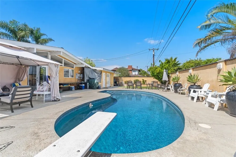 2113 W Niobe Anaheim, CA 92804
