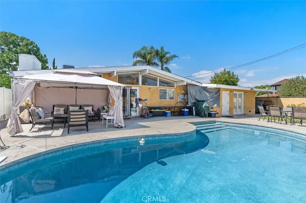2113 W Niobe Anaheim, CA 92804