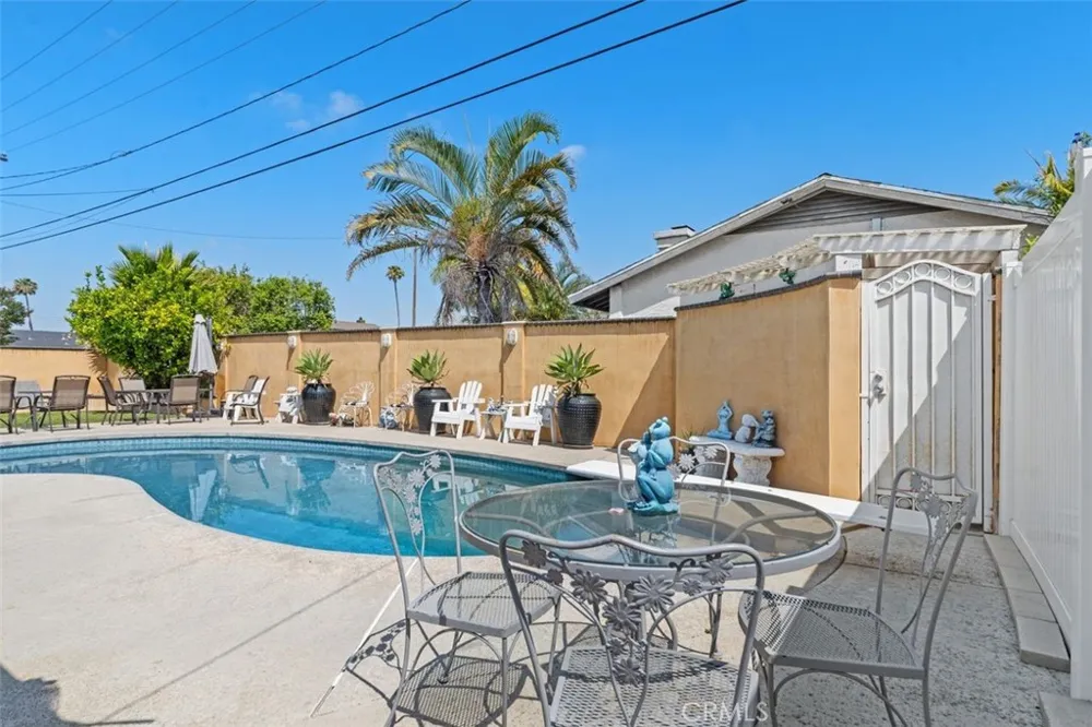2113 W Niobe Anaheim, CA 92804