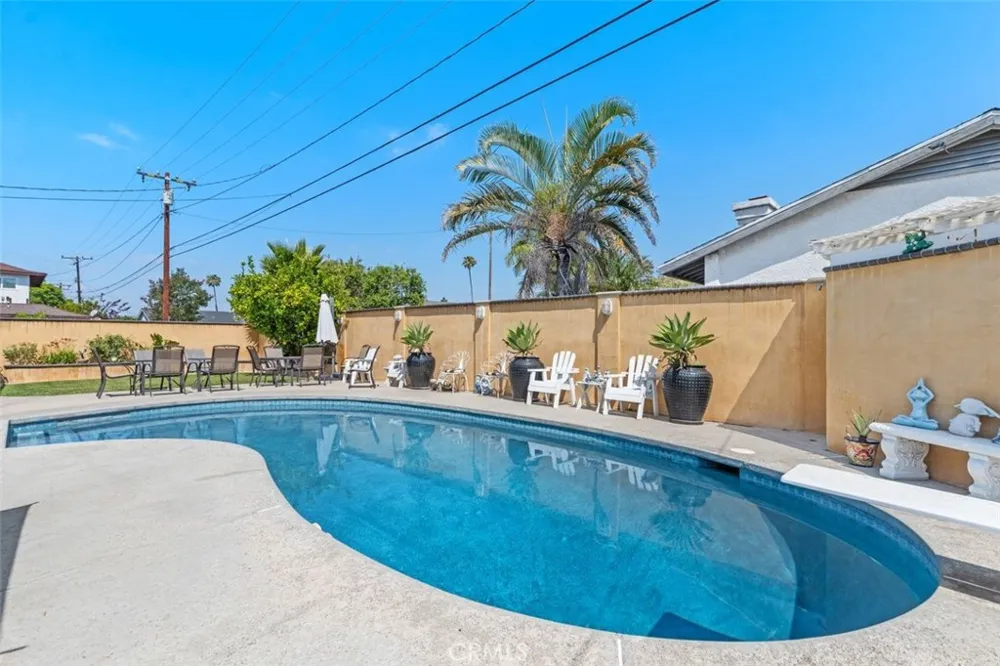 2113 W Niobe Anaheim, CA 92804