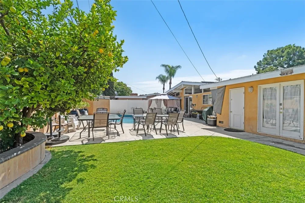 2113 W Niobe Anaheim, CA 92804