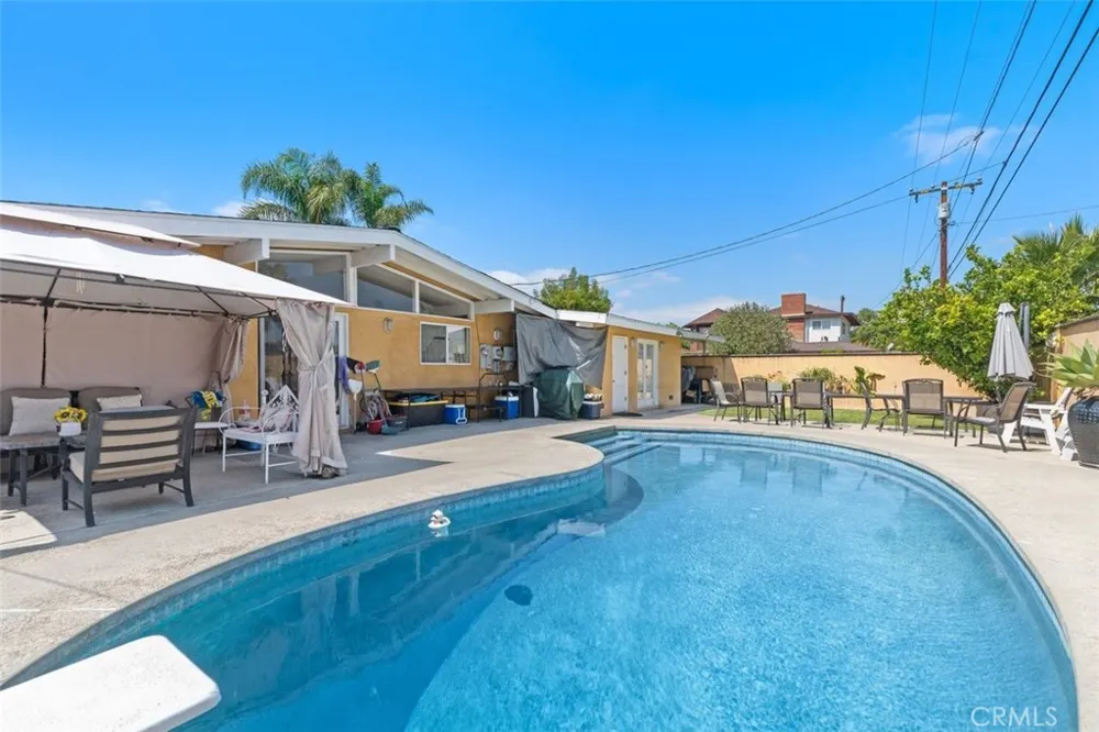 2113 W Niobe Anaheim, CA 92804