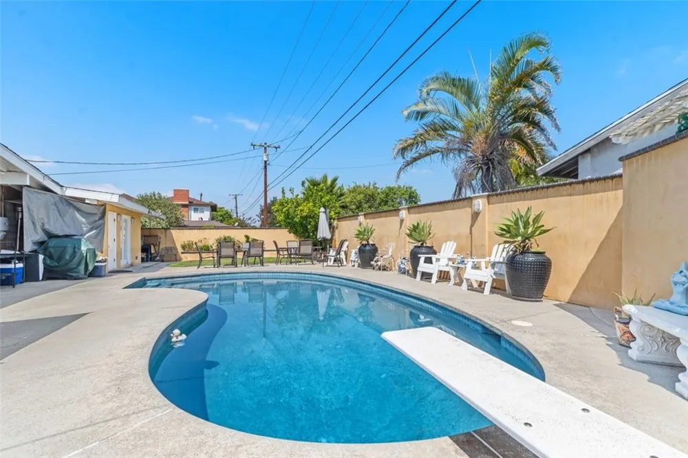 2113 W Niobe Anaheim, CA 92804