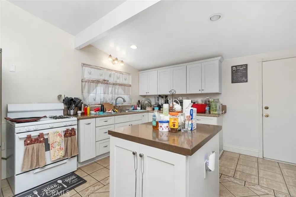 2113 W Niobe Anaheim, CA 92804