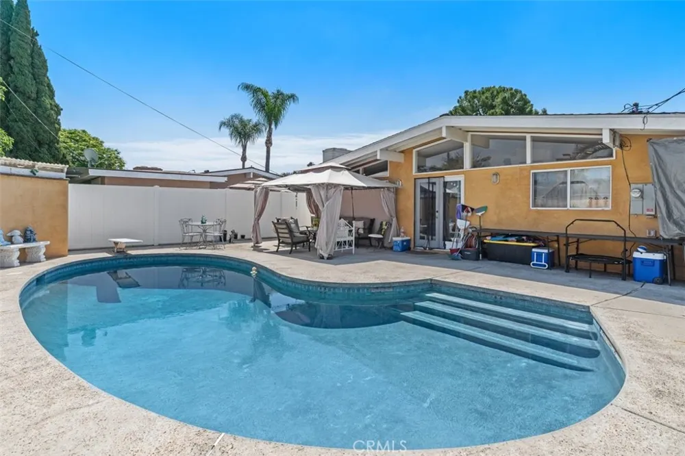 2113 W Niobe Anaheim, CA 92804