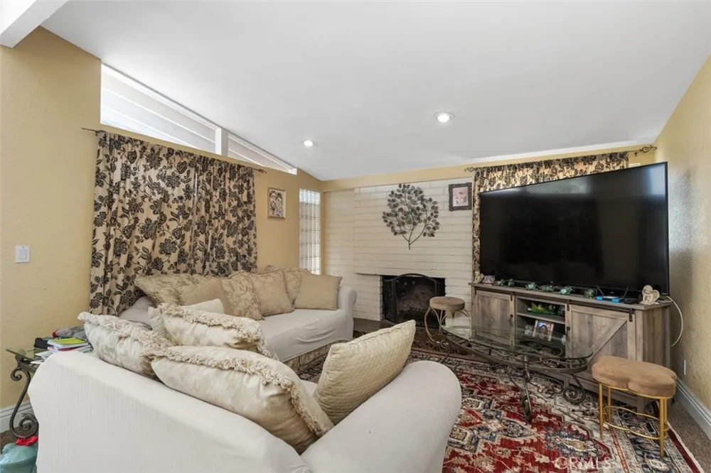2113 W Niobe Anaheim, CA 92804