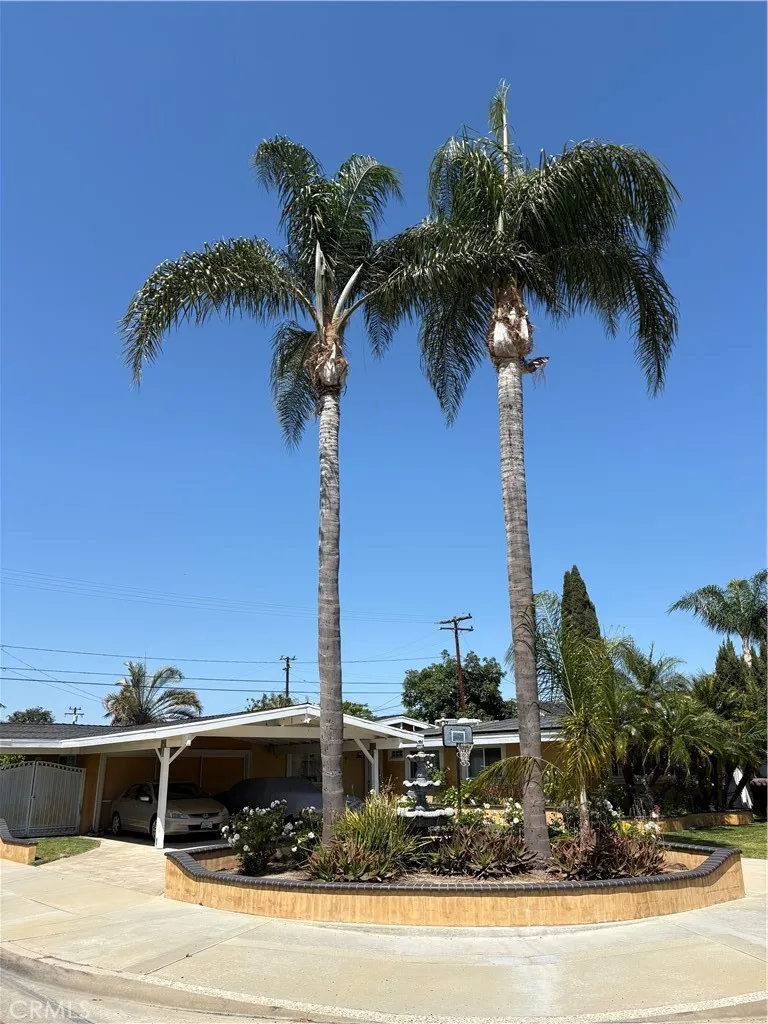 2113 W Niobe Anaheim, CA 92804