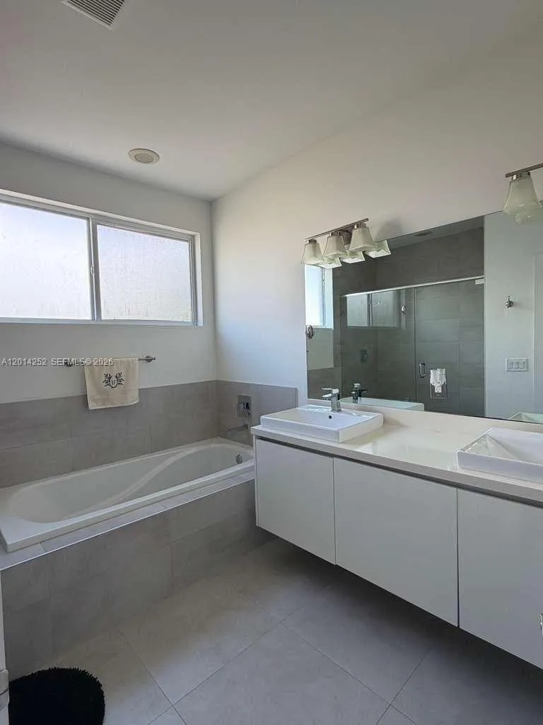 7187 NW 103 PATH #7187 Miami, FL 33178