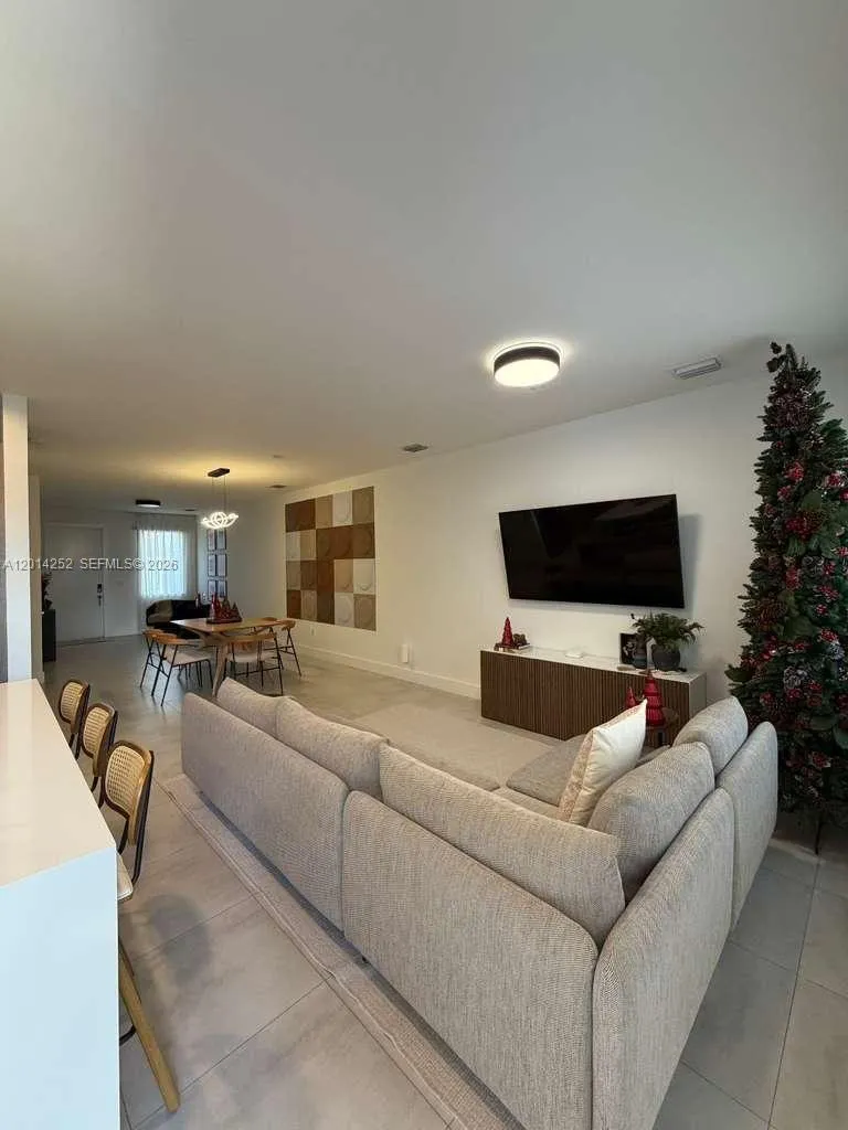 7187 NW 103 PATH #7187 Miami, FL 33178
