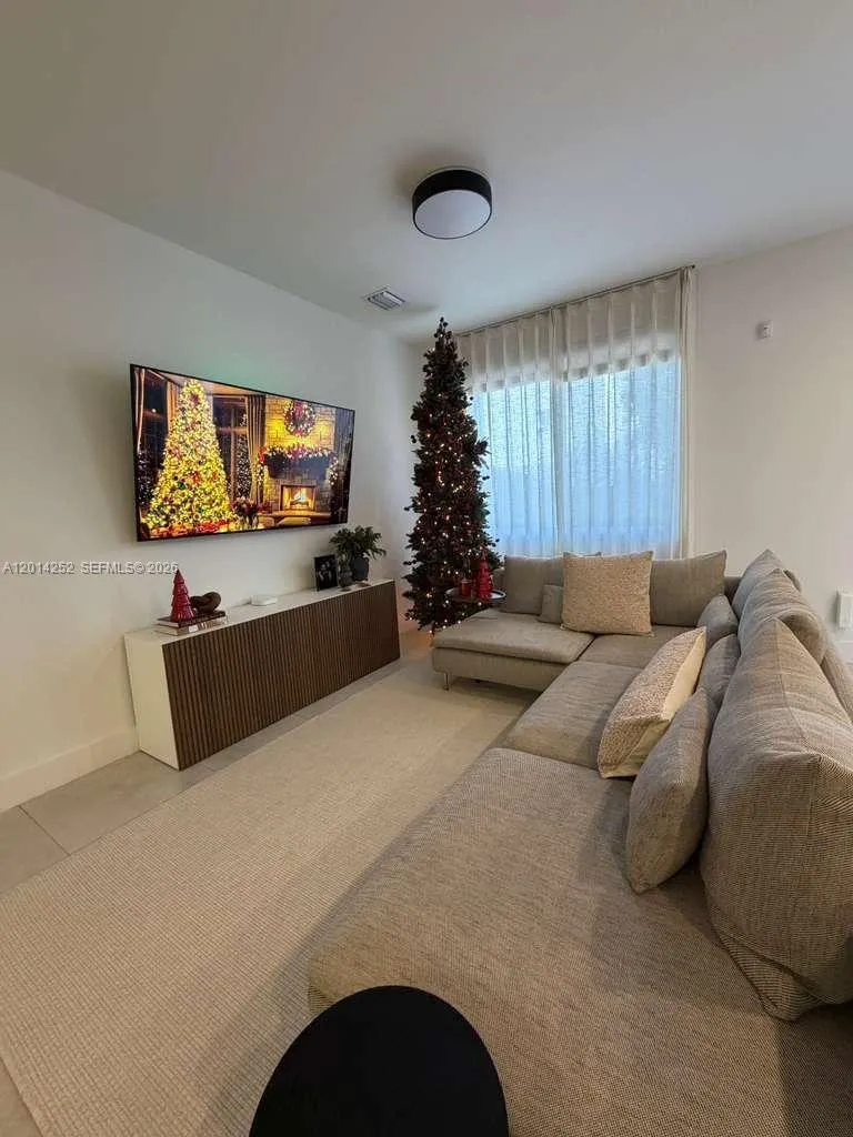 7187 NW 103 PATH #7187 Miami, FL 33178