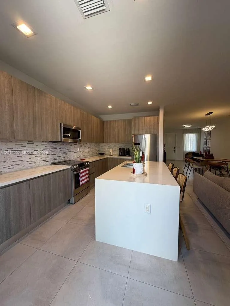 7187 NW 103 PATH #7187 Miami, FL 33178